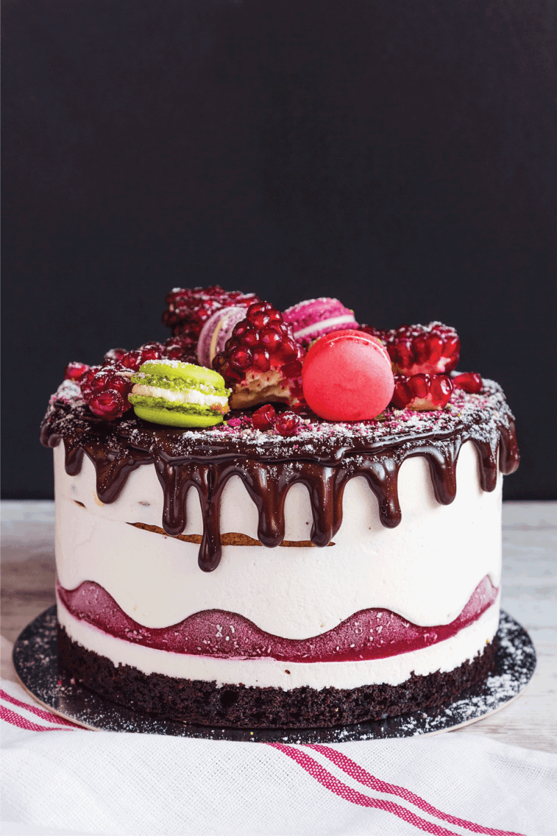 Cream mousse cake with pomegranate