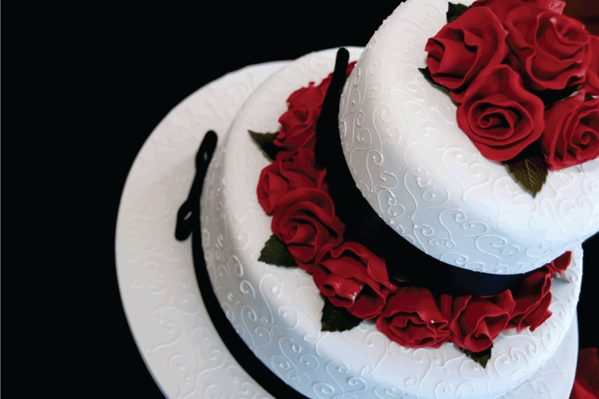 fondant cake with rose icing design