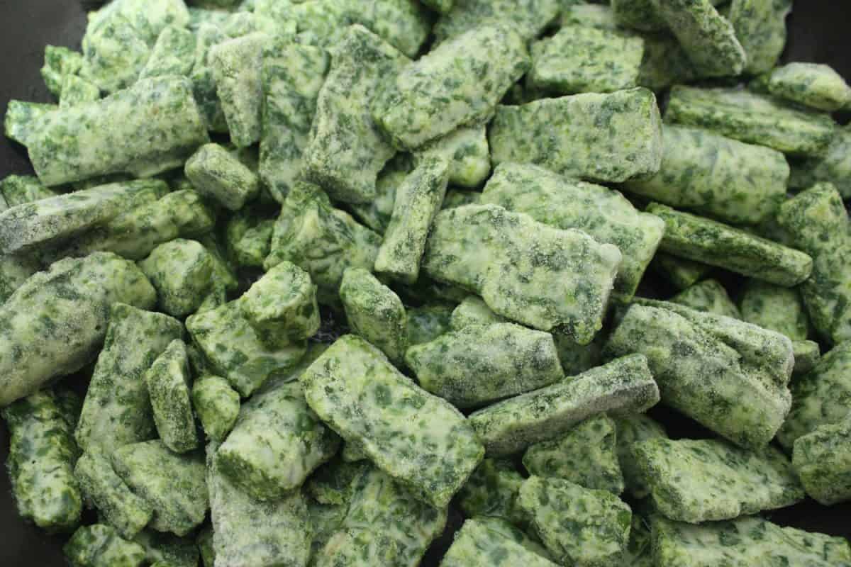 Cubes of frozen spinach, How To Thaw Frozen Spinach And Use It In Recipes