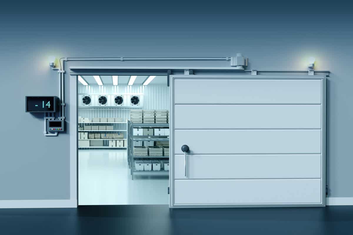 Refrigeration chamber for food storage or walkin freezer